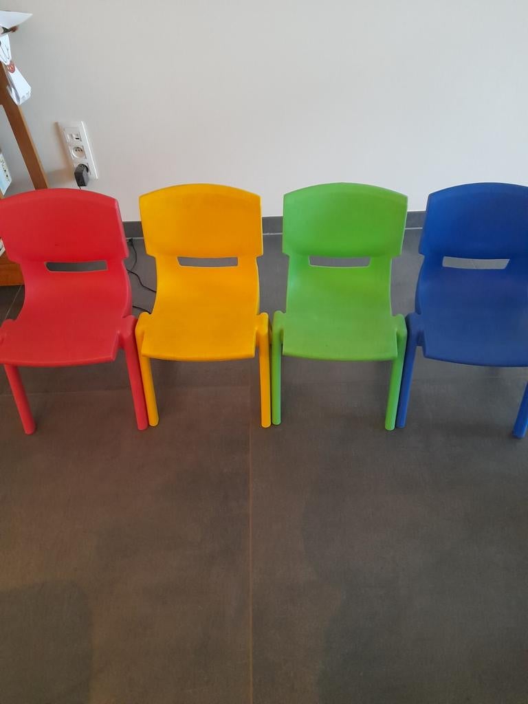 4 kleurrijke kinderstoelen, Ophalen, Zo goed als nieuw, Stoel(en)