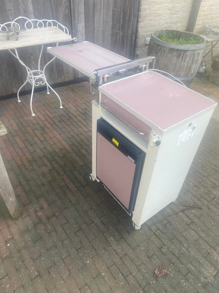 Hospitaal kastje met frigo, Ophalen, Zo goed als nieuw