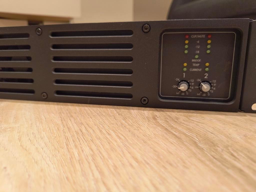 Amplificateur audio professionnel 800 W avec connexion résea, Enlèvement ou Envoi, Comme neuf
