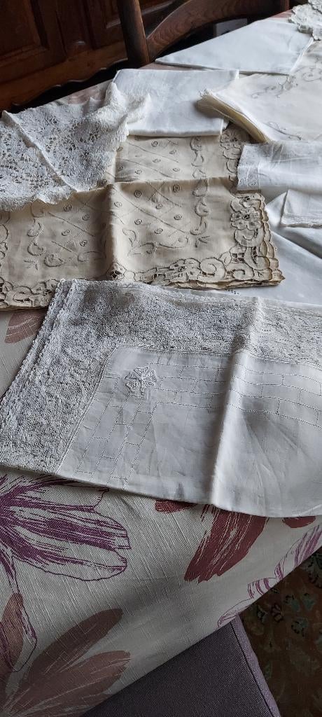 Nappes dentelles et autres, Enlèvement, Comme neuf, Autour de, Intérieur