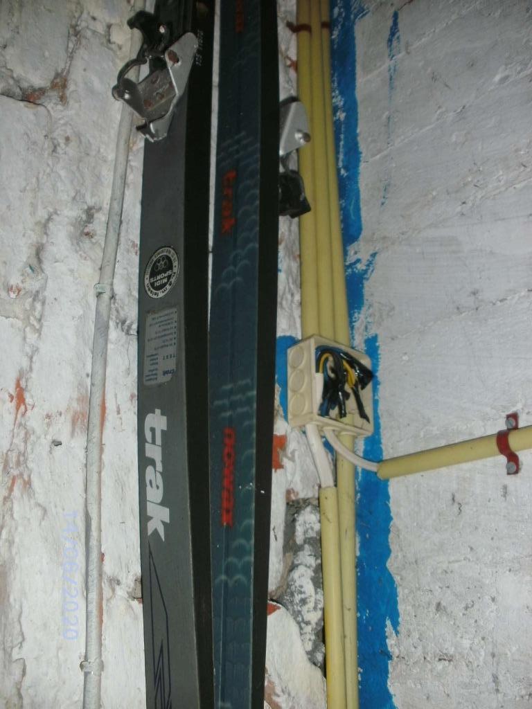 1 paire N°1 du ski  fond TRAK Modèle Sierra + 2 bâtons, Sports & Fitness, Enlèvement, Comme neuf, Ski, Bâtons