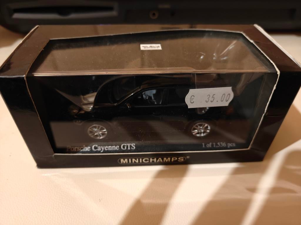 Minichamps Porsche Cayenne GTS 1/43 noir, Enlèvement ou Envoi, Neuf, MiniChamps