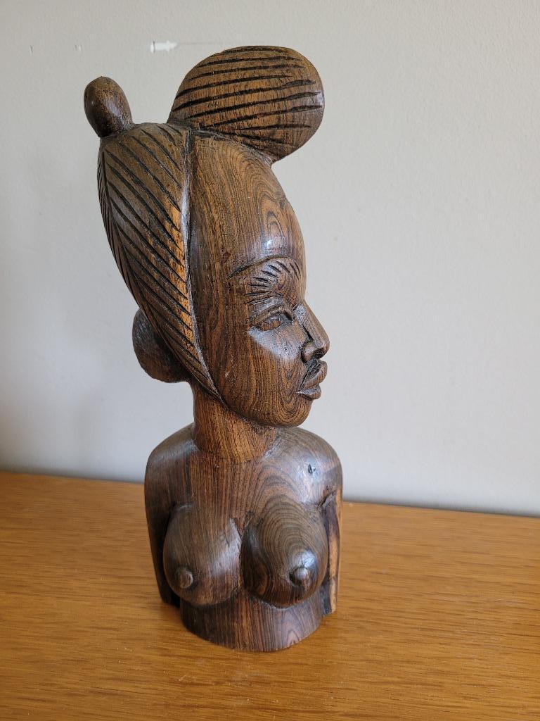 Statuette africaine en bois massif, Enlèvement