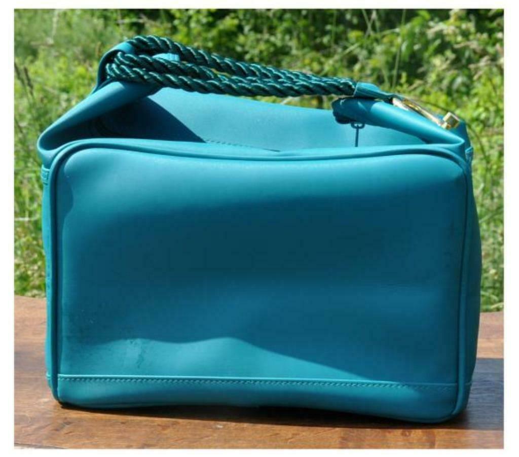 sac poignee cordelette vert, Enlèvement