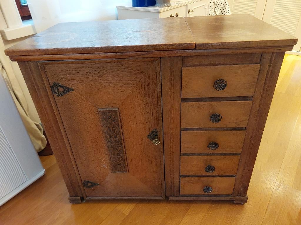 Machine à coudre incorporée dans meuble, Ophalen