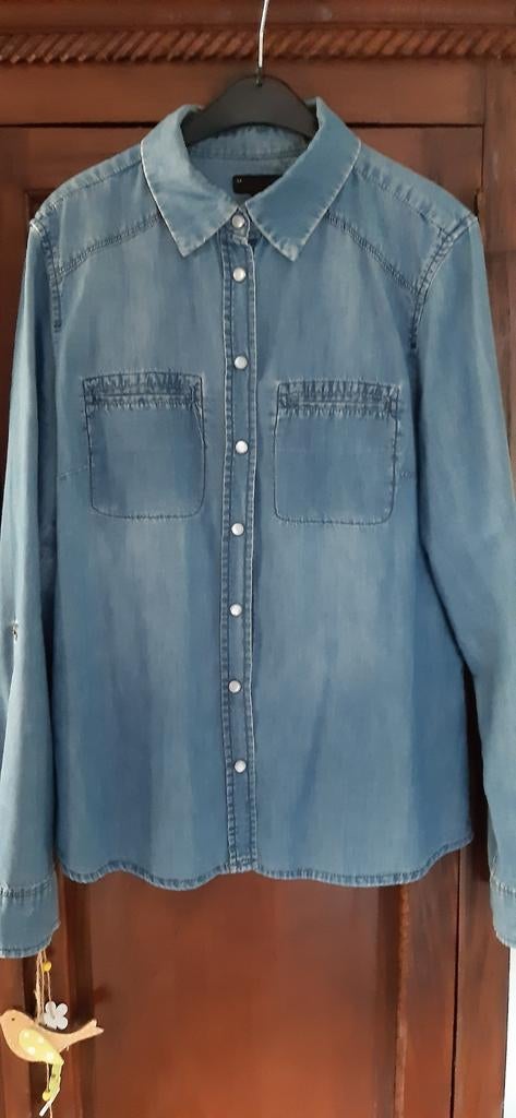 Jbc jeanshemd (beetje gecentreerd) maat 38 € 15, Kleding | Dames, Blouses en Tunieken, Ophalen of Verzenden, Zo goed als nieuw
