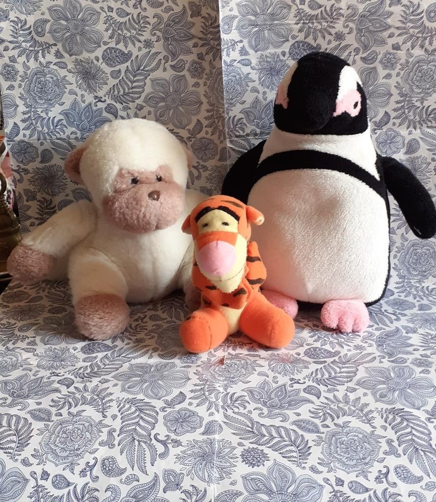 3 peluches singe pingouin et tigre tigrou, Enlèvement ou Envoi, Comme neuf