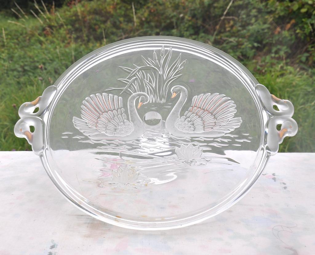 plat a tarte sur pied decor couple de cygnes, Enlèvement ou Envoi