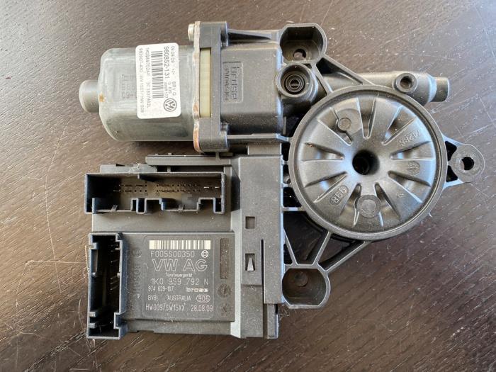 Moteur de vitre portière d'un Volkswagen Passat, Enlèvement ou Envoi, 3 mois de garantie, Utilisé, Volkswagen