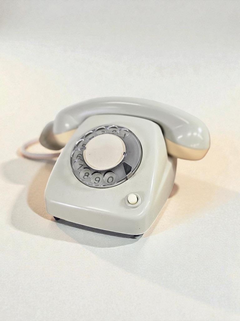 vintage analoge witte telefoon met draaischijf, Antiek en Kunst, Ophalen of Verzenden