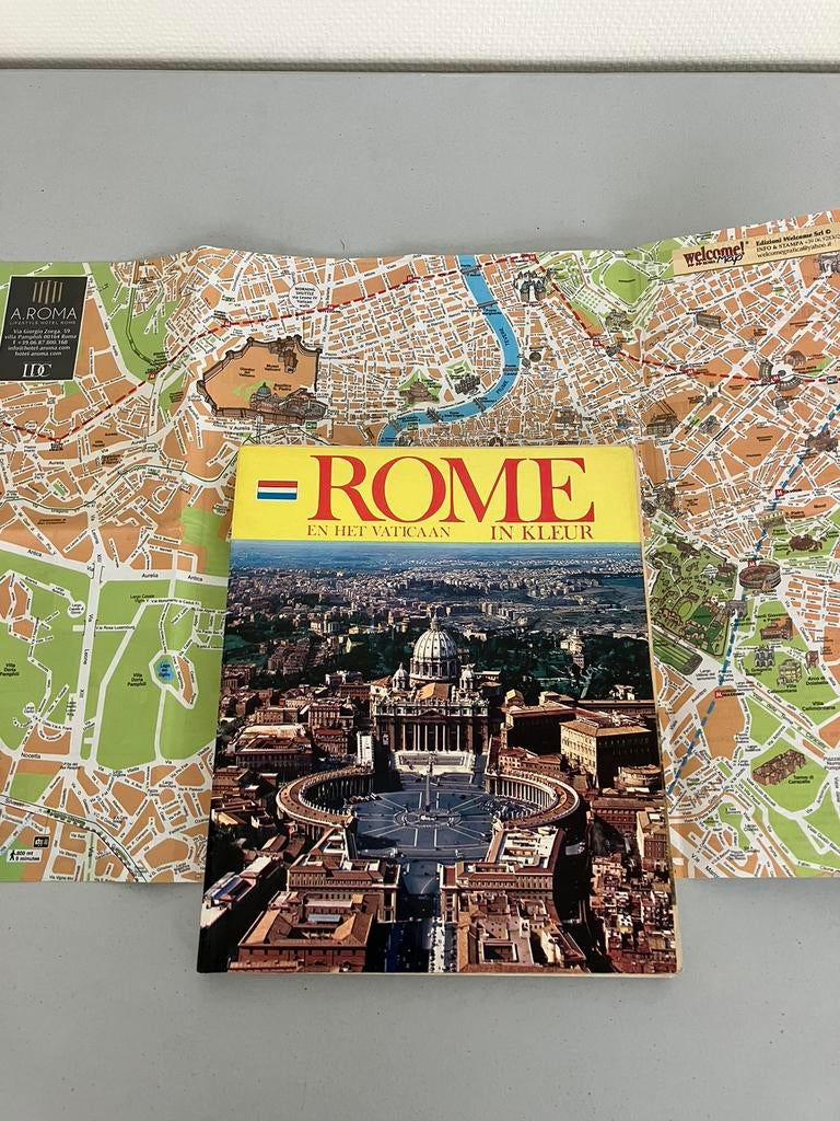 Boek + stadsplan ‘ROME’., Boeken, Atlassen en Landkaarten, Ophalen of Verzenden