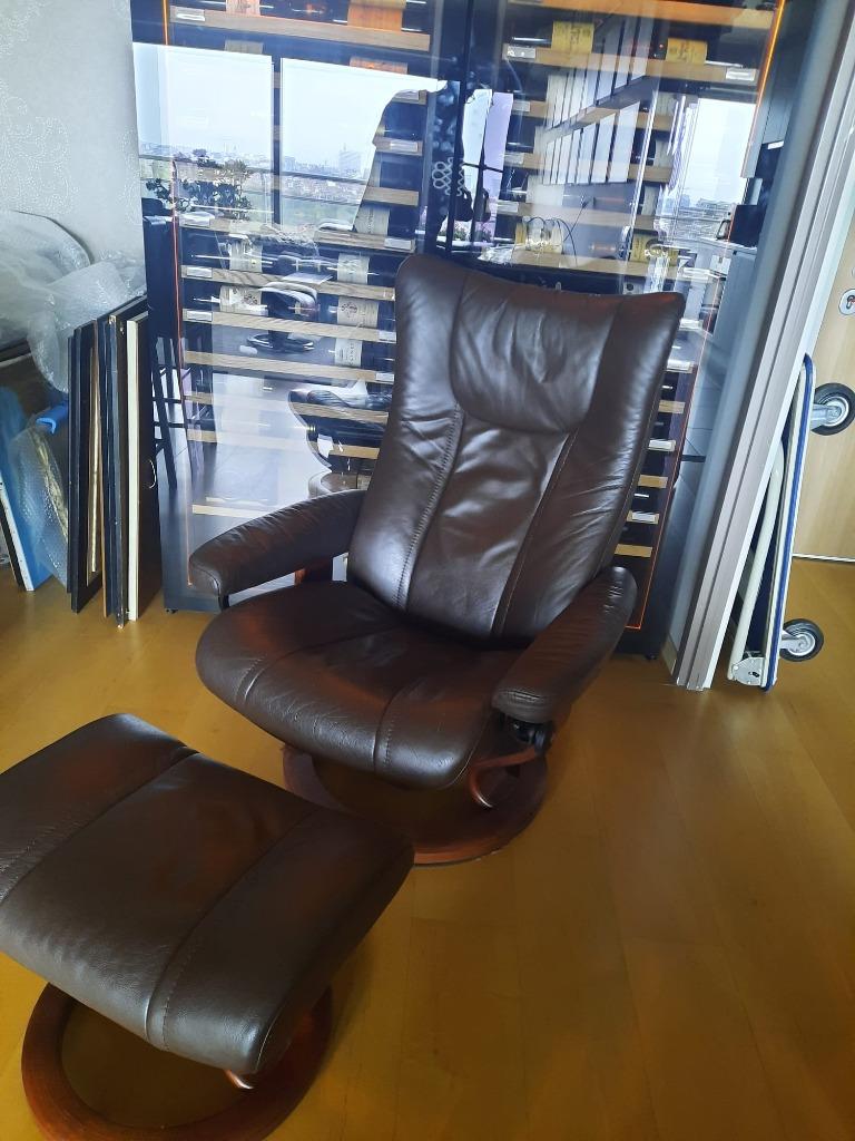 Kanstanjebruin lederen Stressless zetel met hocker, Ophalen, 75 tot 100 cm, Zo goed als nieuw, Stressless