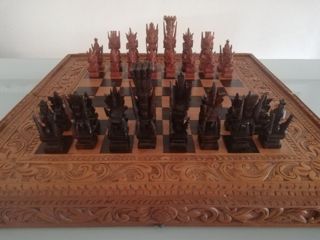 Oosters houten schaakspel., Antiek en Kunst, Ophalen of Verzenden