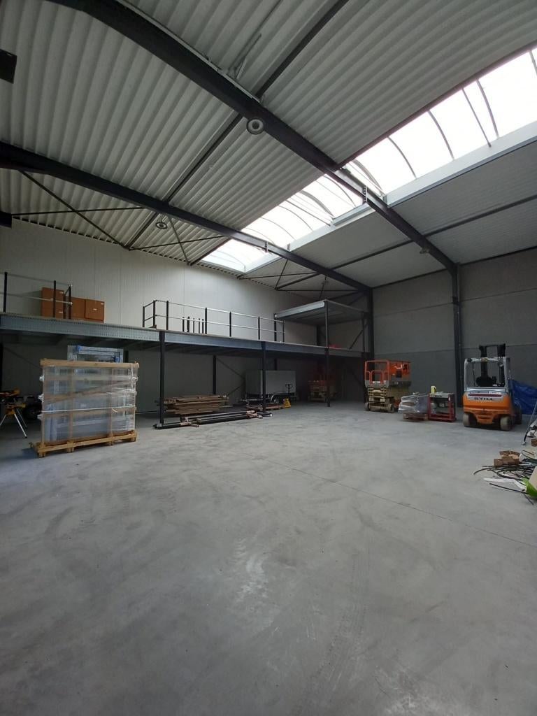 ENTRESOL / TUSSENVLOER, Ophalen