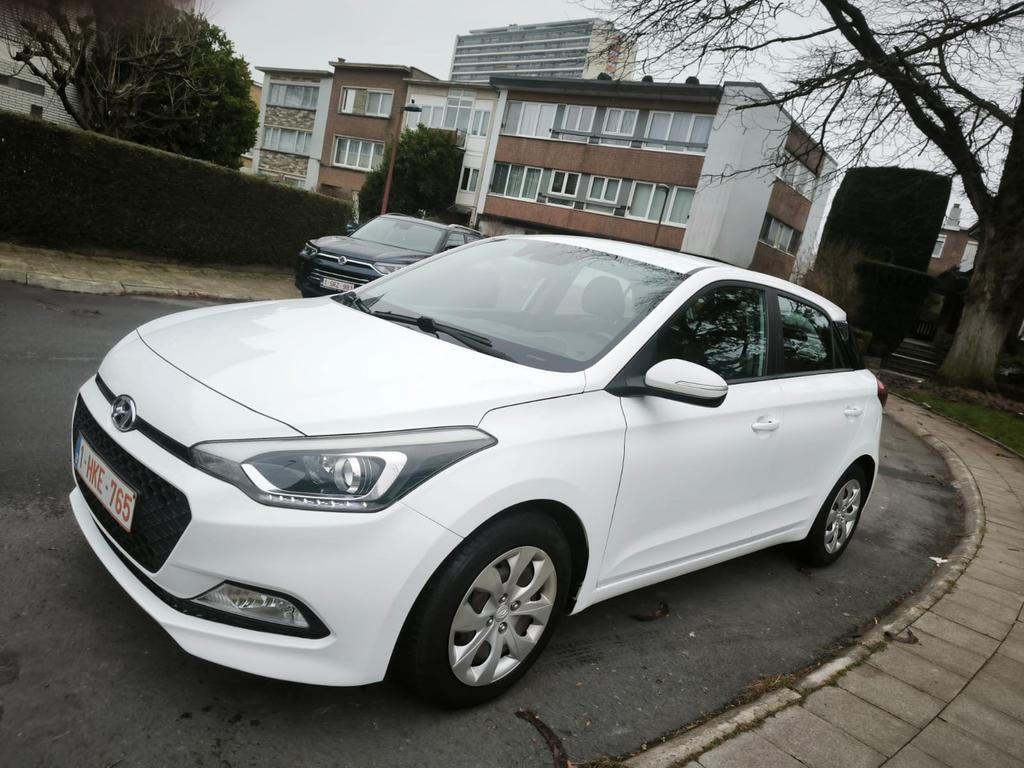 Hyundai i20 1.2i 2017 1eig 100.000km airco 5d euro6b nieuw, Auto's, Voorwielaandrijving, Wit, 62 kW, 5 deurs