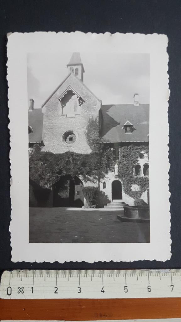 Foto (7x10cm) Orval la cour de l'Hôtellerie 1950, Foto, Ophalen of Verzenden, Zo goed als nieuw, 1940 tot 1960