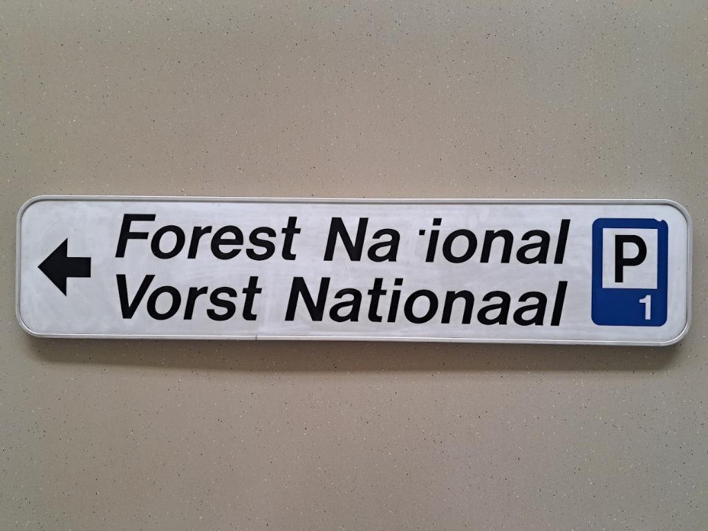 Vintage Wegwijzer - Forest National - Vorst Nationaal, Verzamelen, Ophalen, Gebruikt, Reclamebord