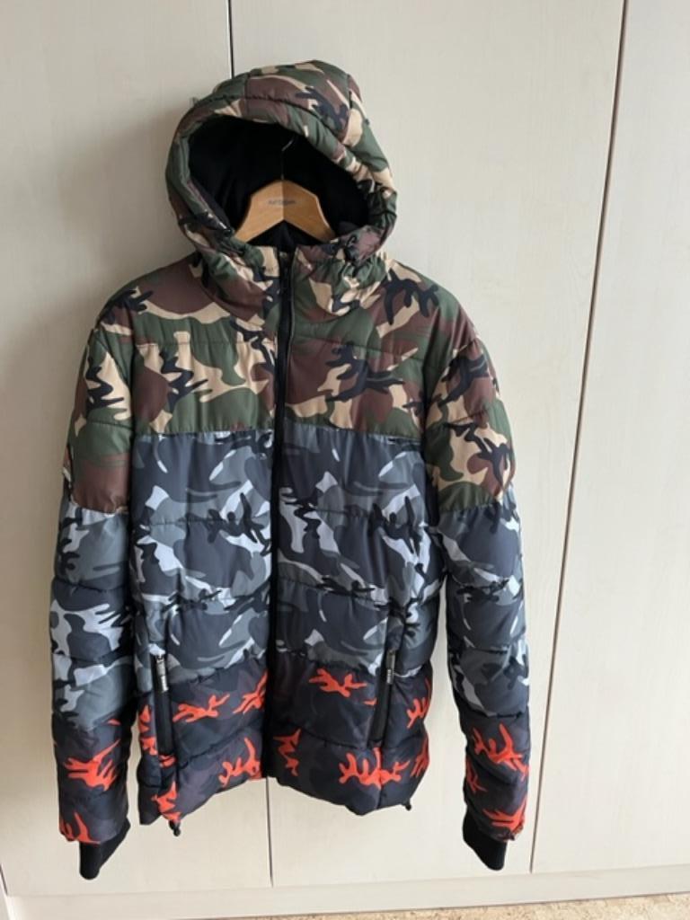 camouflage winterjas SuperDry Small, Overige kleuren, Ophalen of Verzenden, Zo goed als nieuw, Maat 46 (S) of kleiner
