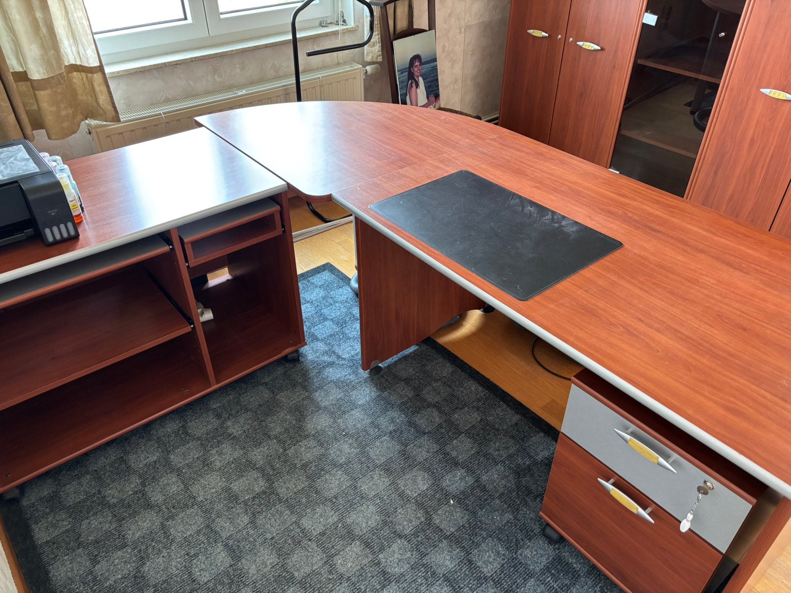 Bureau avec armoire, Enlèvement, Utilisé, Bureau-armoire combiné