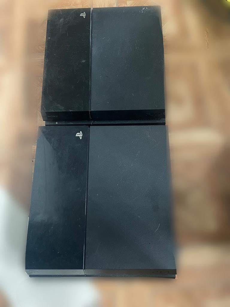 Te koop: 2 kapotte ps4 conselles + 2controllers, Informatique & Logiciels, Housses pour tablettes, Comme neuf, Enlèvement