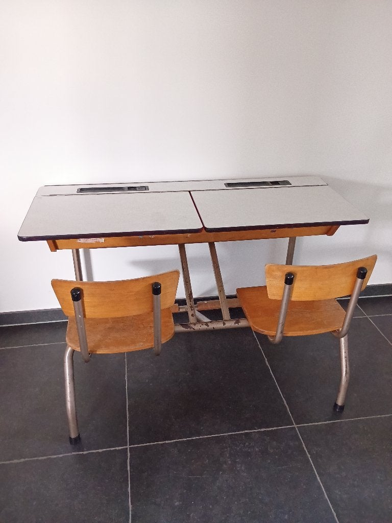 Oude schoolbank, Enlèvement