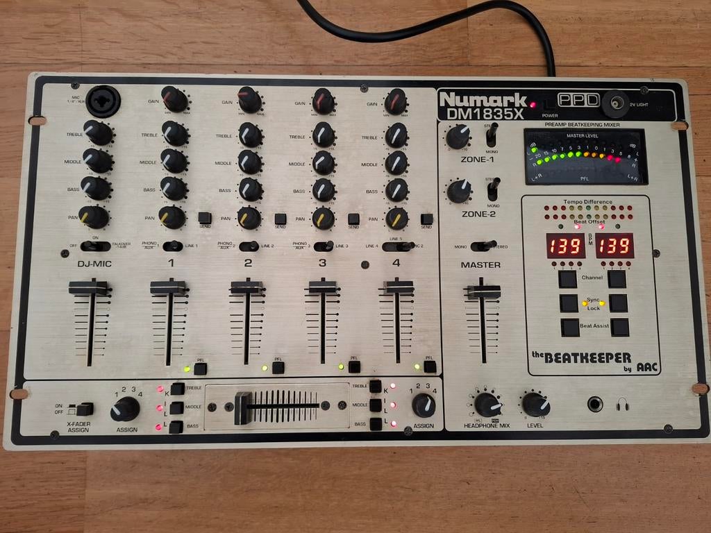DJ mixer NUMARK  DM1835X, Enlèvement ou Envoi