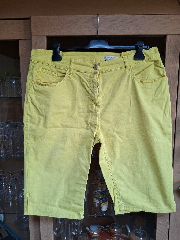 Liberty Island: Effen gele bermuda (Maat 46 / XL), Kleding | Dames, Broeken en Pantalons, Kort, Geel, Maat 46/48 (XL) of groter