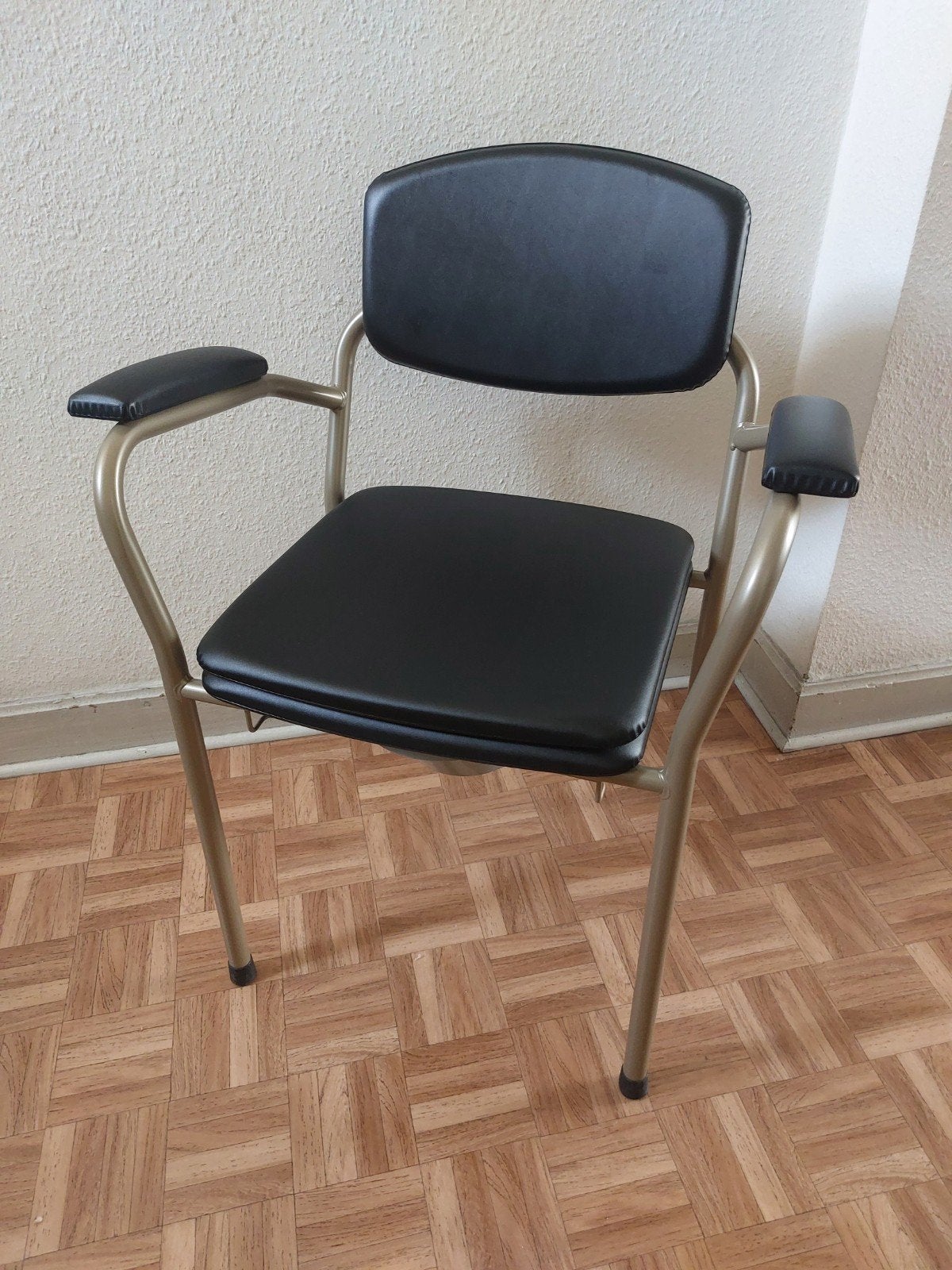 Chaise percée, Divers, Chaises roulantes