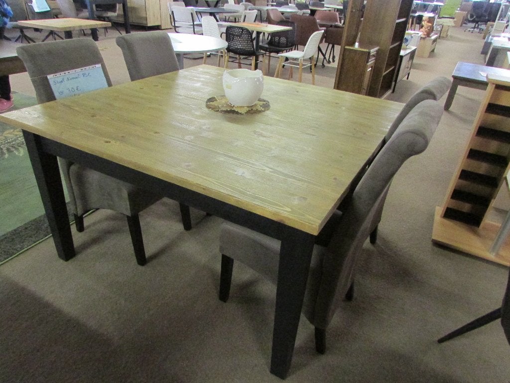 Nieuw vierkante eettafel 150 euro., Huis en Inrichting, Tafels | Eettafels, Ophalen, Nieuw