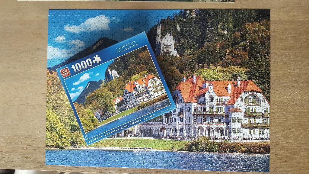 Puzzel Beierse Alpen met Neuschwanstein KING 1000 stukjes, Hobby en Vrije tijd, Denksport en Puzzels, Ophalen of Verzenden, 500 t/m 1500 stukjes