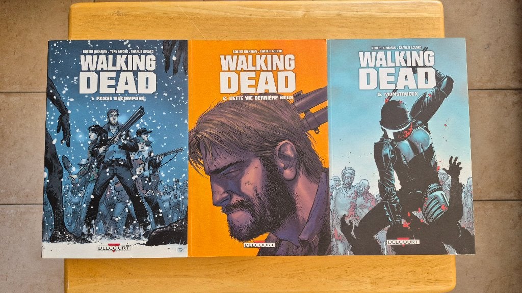 Lot comics Walking Dead, Plusieurs comics, Enlèvement, Robert Kirkman, Amérique