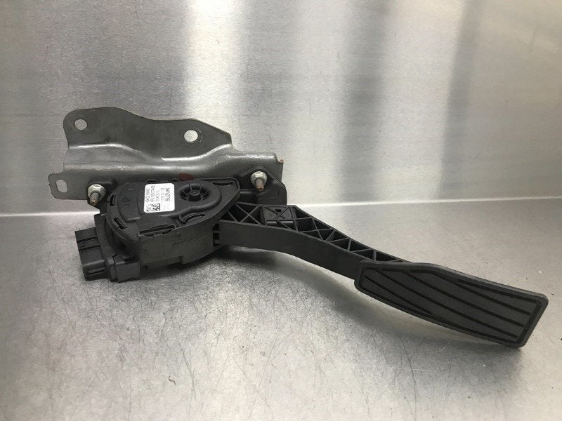 PEDALE D'ACCELERATEUR Nissan Pixo (D31S) (|4940068K40|), Utilisé, Nissan