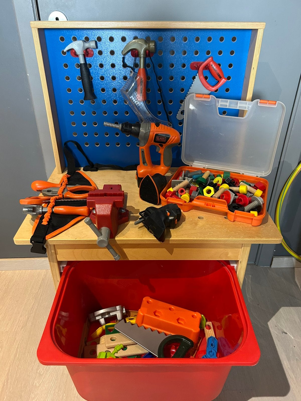 Etabli provenant de chez Ikea, avec pluiseurs kits, Enlèvement, Utilisé
