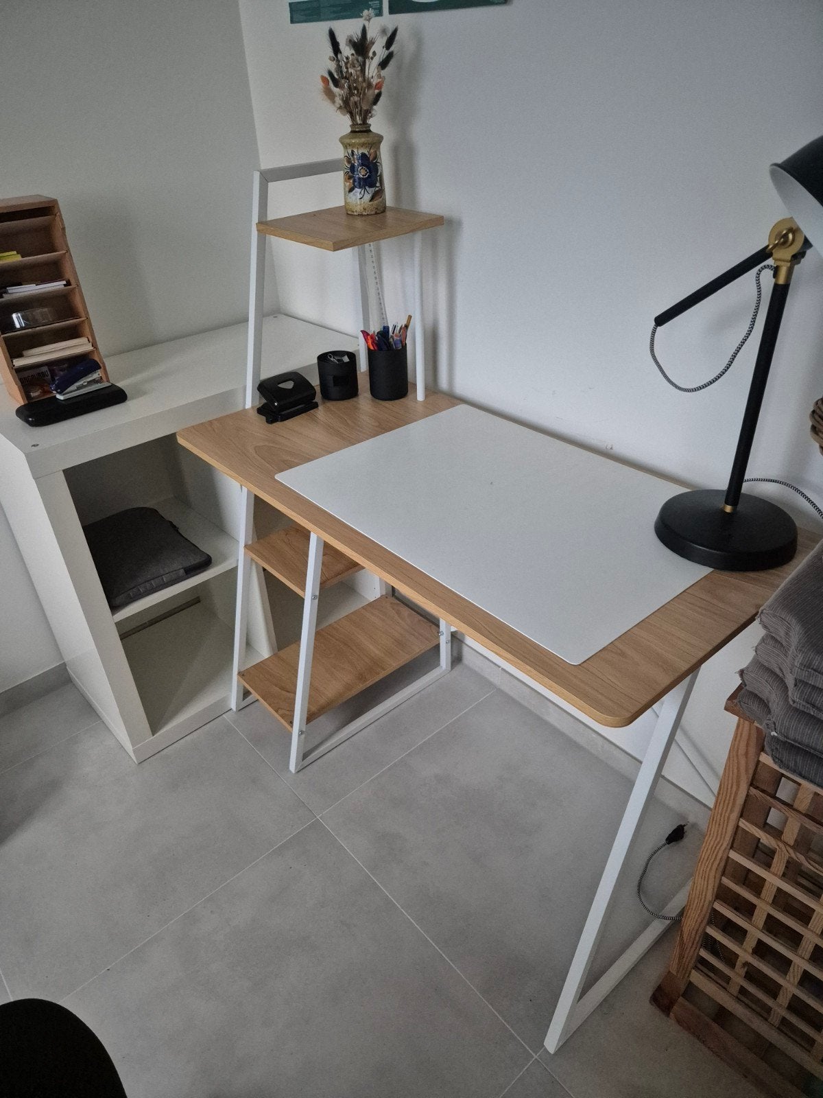 Bureau, Maison & Meubles, Bureaux, Bureau d'écolier, 50 cm, Autres matériaux, Comme neuf