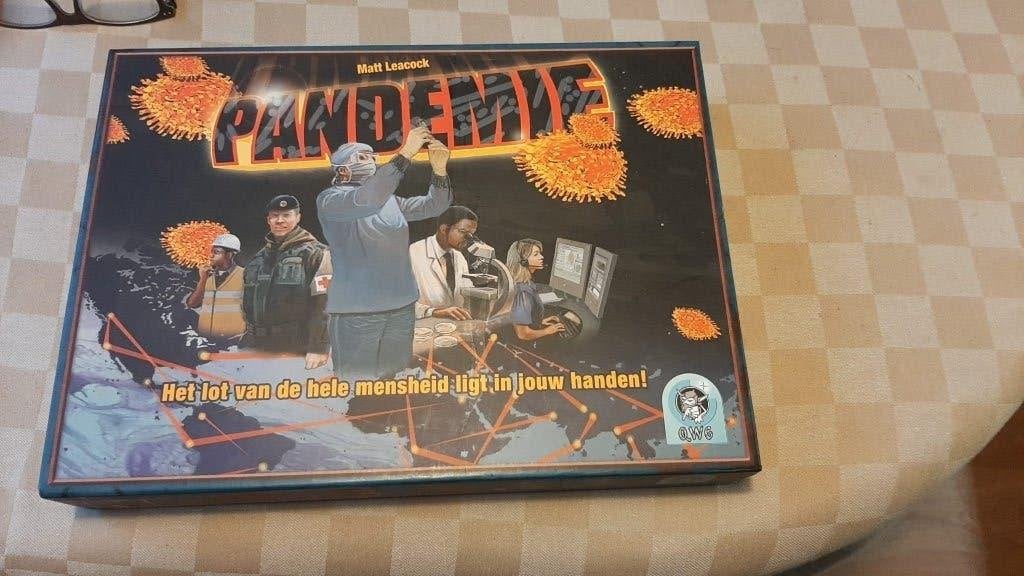 bordspel 1e editie QWG Games Pandemie, Hobby en Vrije tijd, Gezelschapsspellen | Bordspellen, Vijf spelers of meer, Ophalen of Verzenden