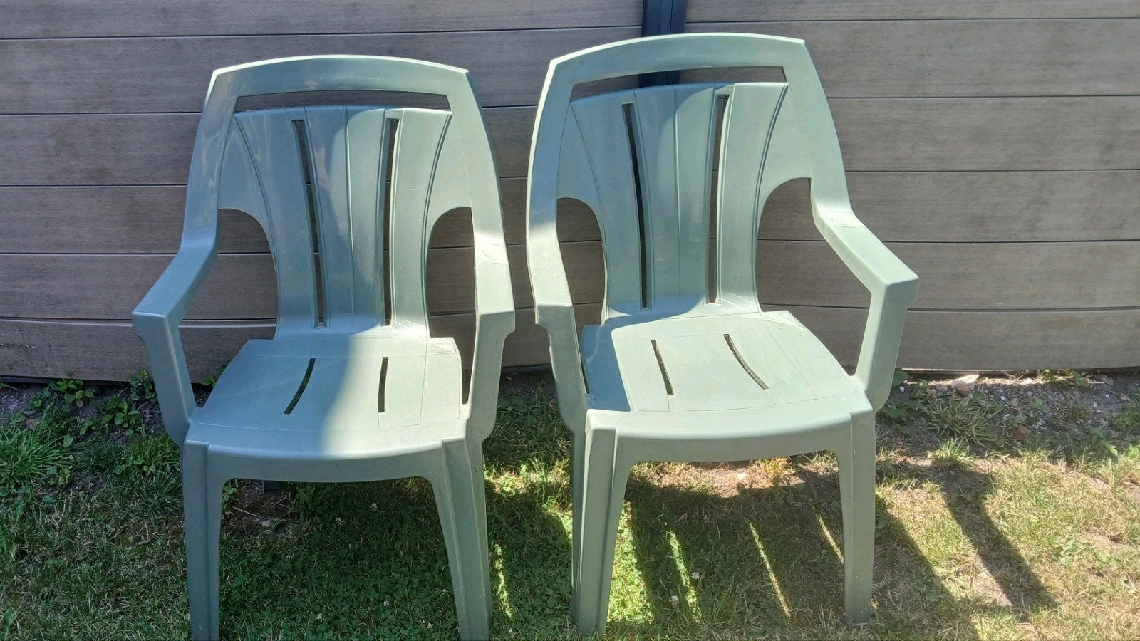 2 lichtgroe stoelen , zeer comfortabel, Ophalen
