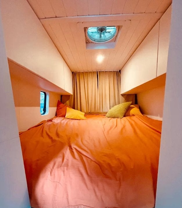 Mercedes Sprinter camper, Siège de train, Porte conducteur, Mercedes-Benz, Réfrigérateur