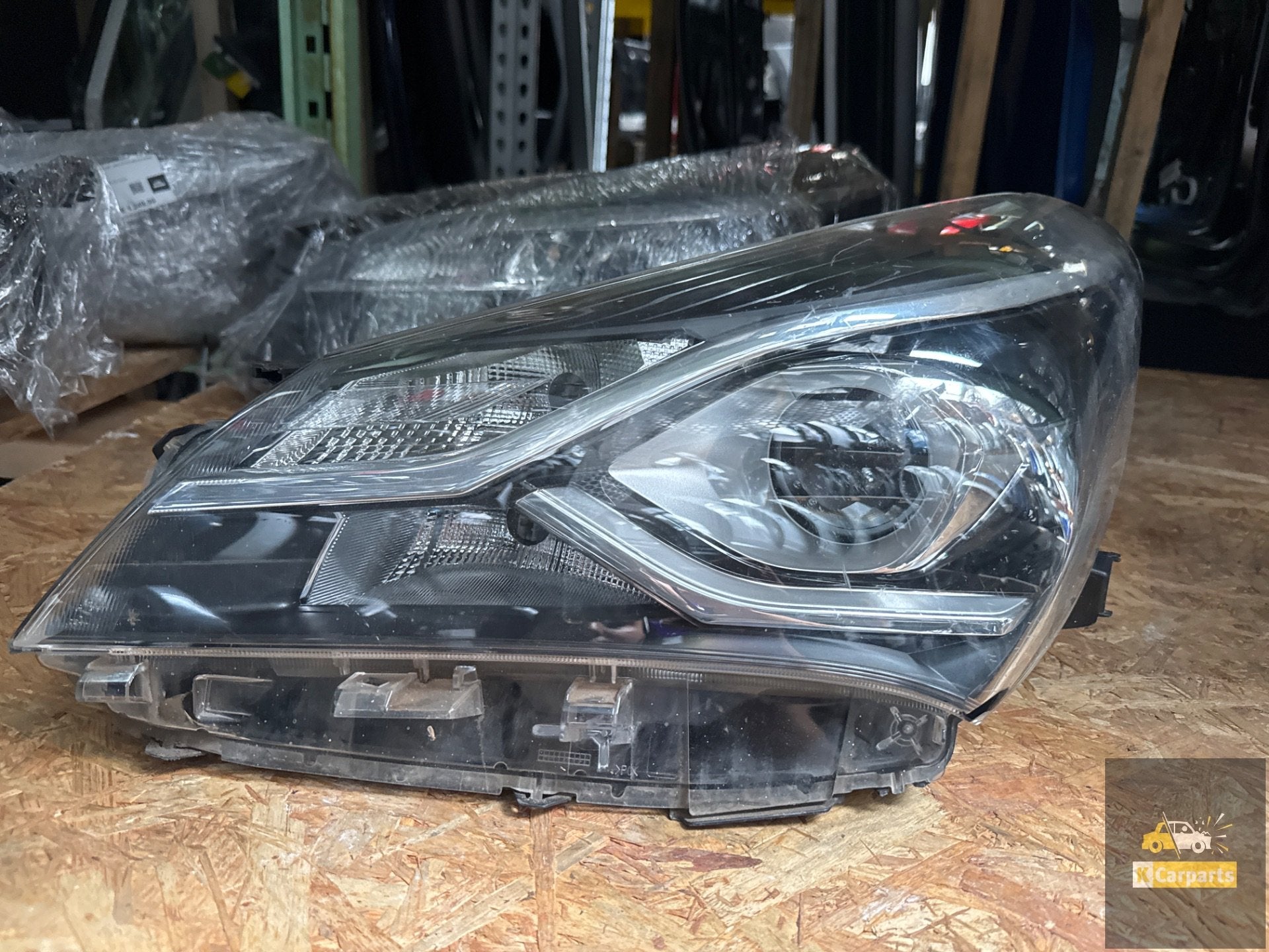 PHARE AVANT GAUCHE TOYOTA YARIS ORIGINE 0D-1970D-200, Info@fabrikant.eu, Fabrikant BV, Fabrikantstraat 1
1000 AA  Amsterdam, NL