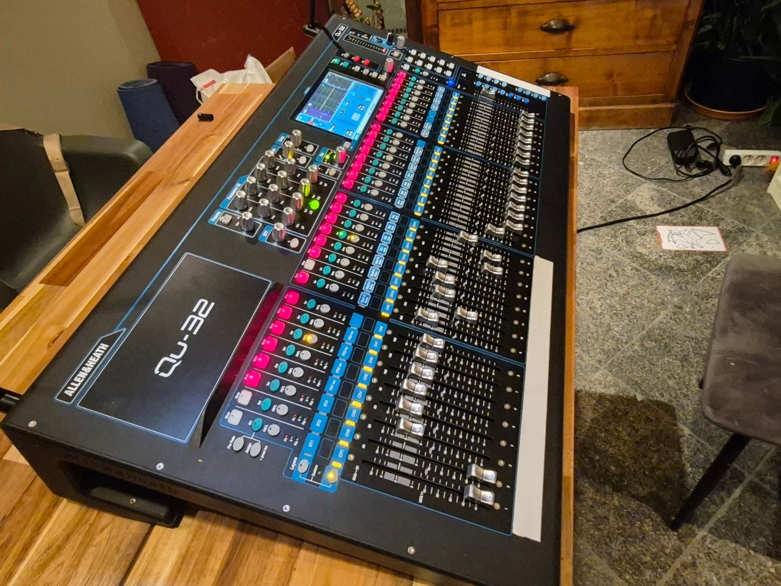 Allen&Heath Qu-32 Digitaal Mengpaneel + flightcase op wielen, Audio, Tv en Foto, Ophalen, Audio