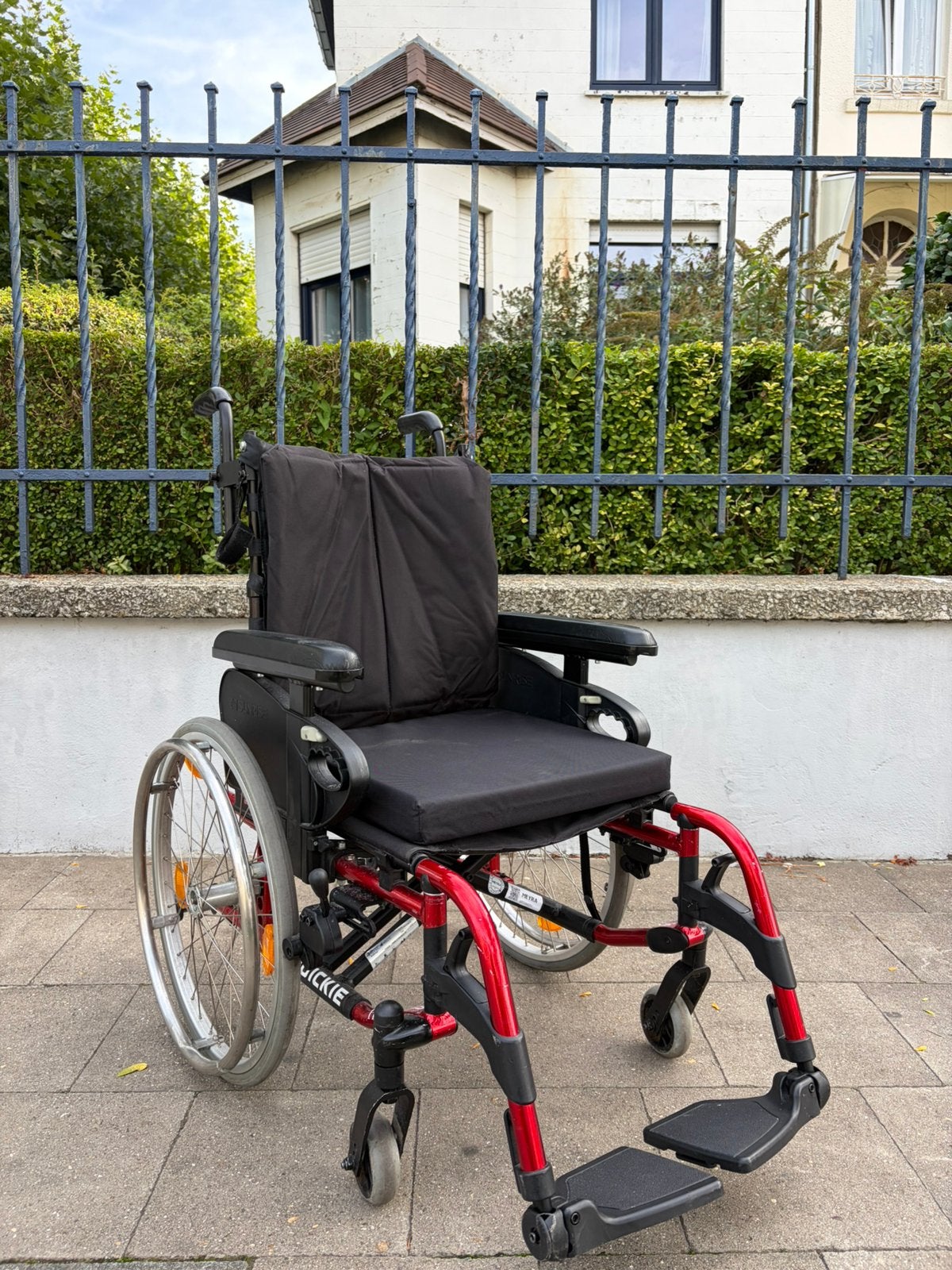 Chaise roulante pliable Quickie etat neuf, Divers, Chaises roulantes, Enlèvement ou Envoi, Pliant, Comme neuf, Fauteuil roulant manuel