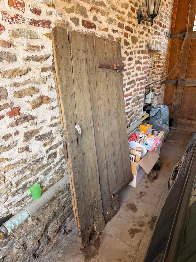 Porte tres robustre tres ancienne en bois, 75 à 150 cm, Chambranle de porte, Enlèvement, Utilisé