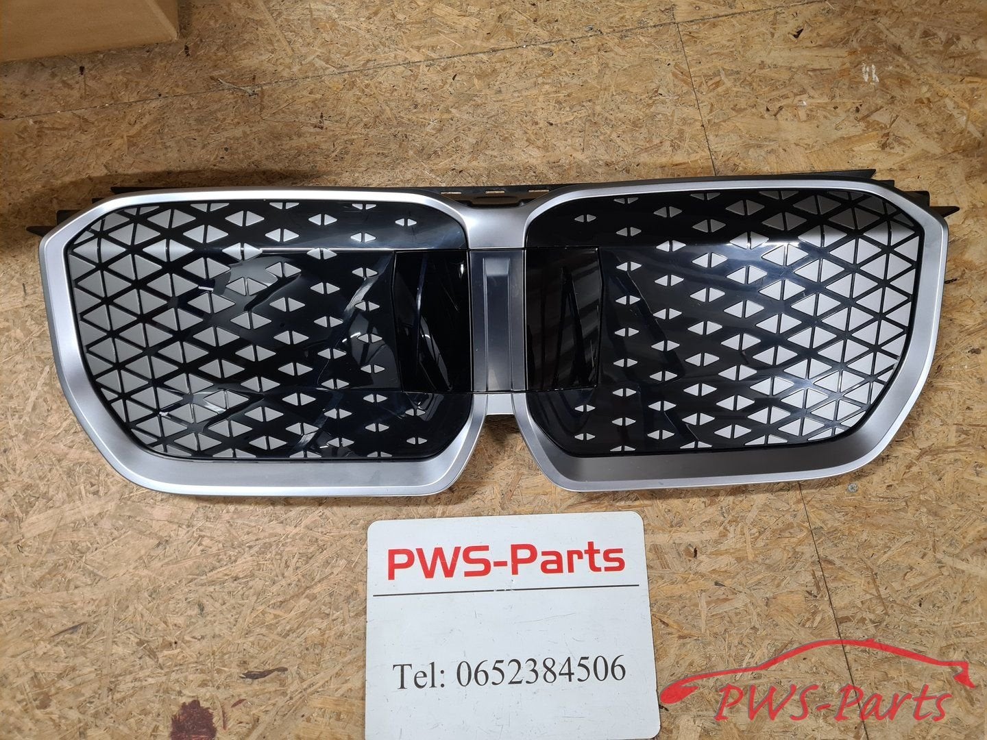 BMW IX1 U11 GRILL ORIGINEEL, Gebruikt, -, -, Ophalen of Verzenden