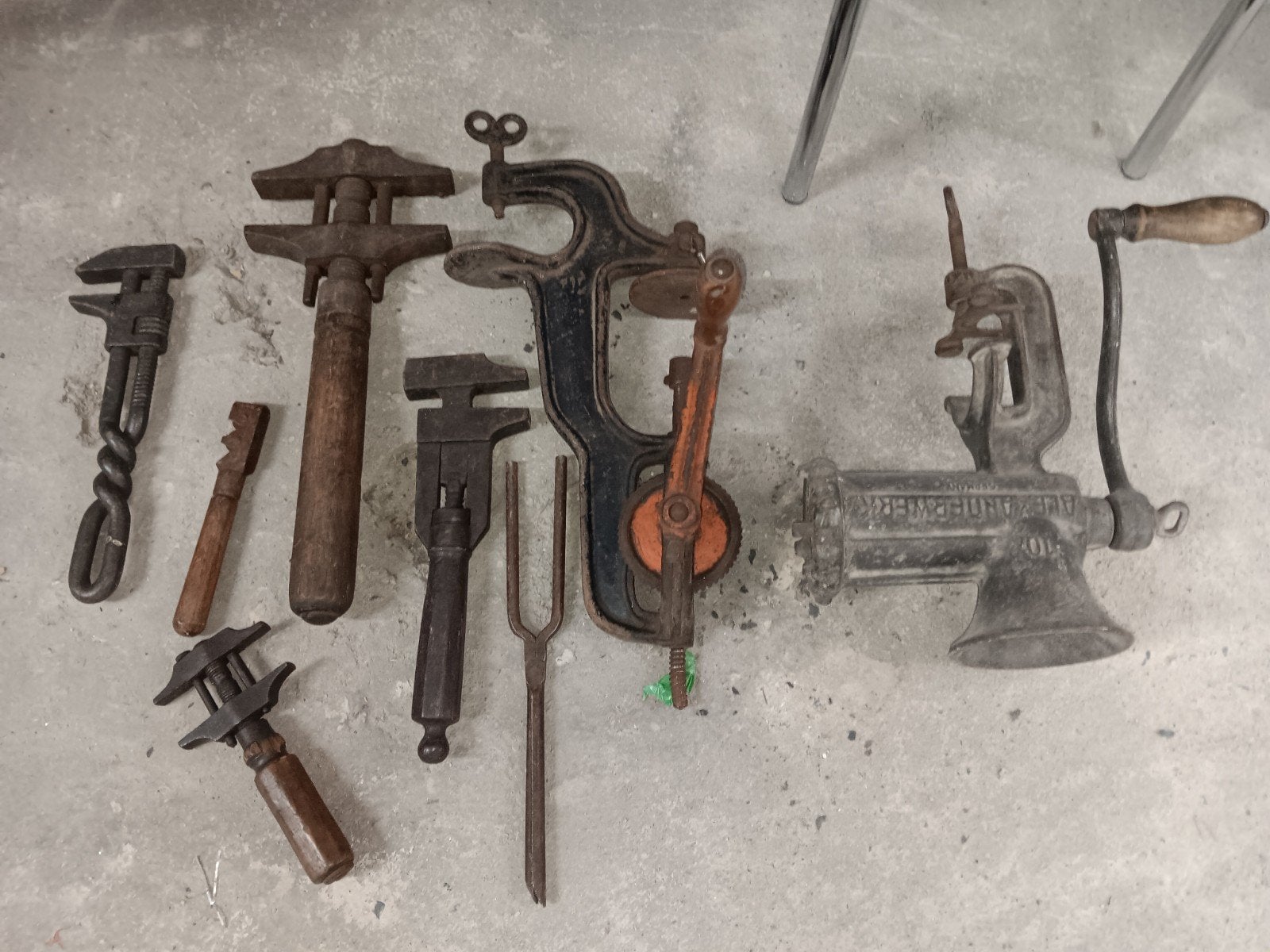 outils anciens, Enlèvement
