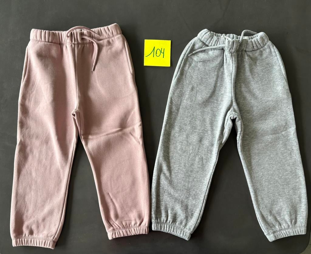 2 trainingsbroekjes Name it 104 als nieuw, Enfants & Bébés, Vêtements enfant | Taille 104, Enlèvement ou Envoi, Comme neuf, Fille
