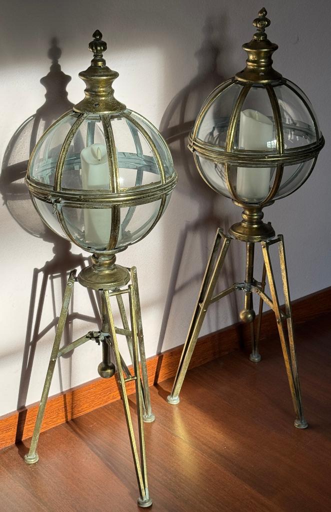 Paar driepoot- en wereldlantaarns in art-decostijl, Ophalen