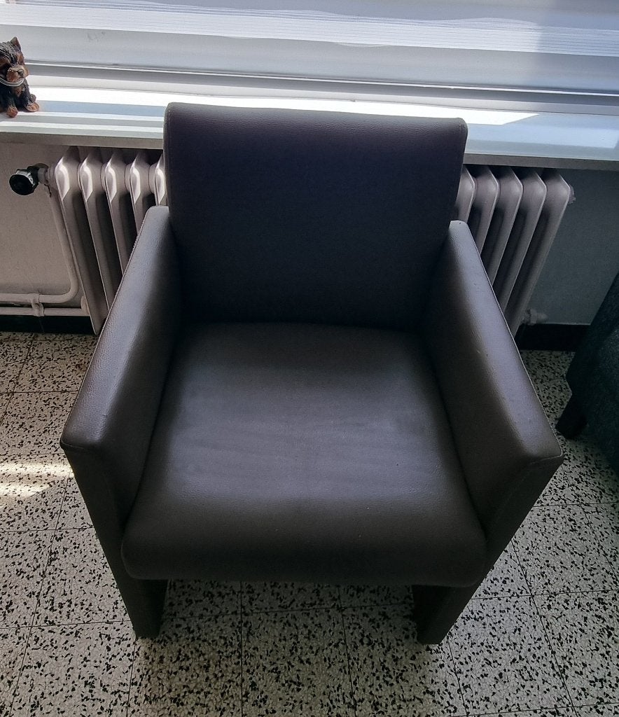 Kunstlederen fauteuil met brede armleuningen, Huis en Inrichting, Ophalen, Gebruikt, Kunststof