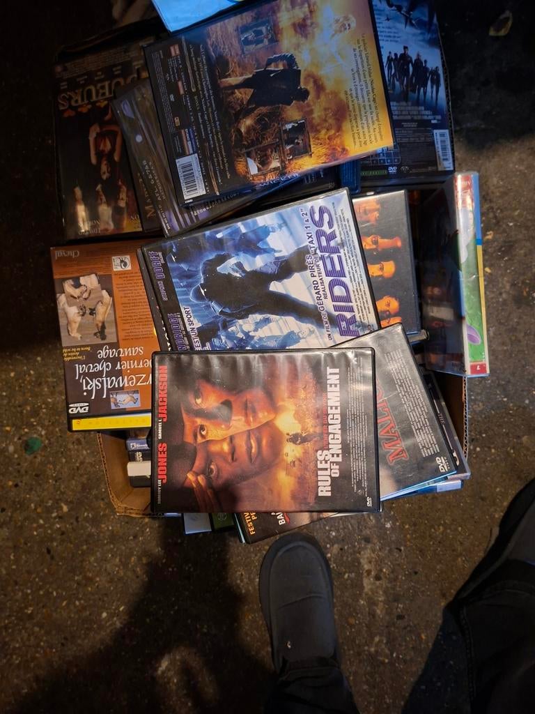 30 hoesjes voor dvd's, Ophalen