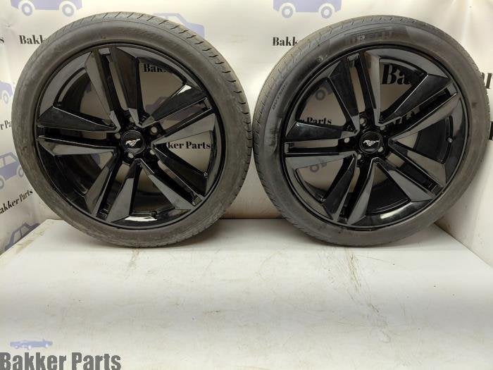 Jeu de jantes sport + pneus d'un Ford Usa Mustang, Autos : Pièces & Accessoires, -, Véhicule de tourisme, -, 3 mois de garantie