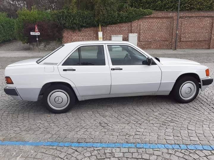 Mercedes W201, 1.8 essence. bwj 1992, 125000km, Autos, Achat, Boîte manuelle, Noir, 5 portes