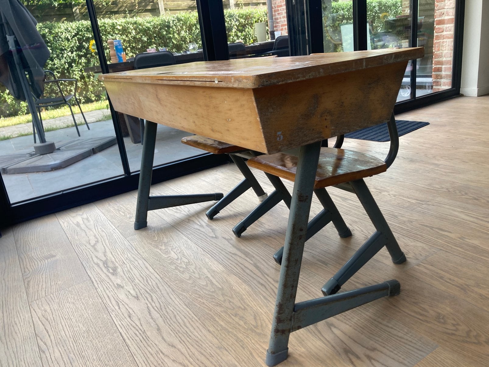 (School)bankje - bureau met twee stoeltjes, Huis en Inrichting, Ophalen, Gebruikt, Hout, Kinderbureau